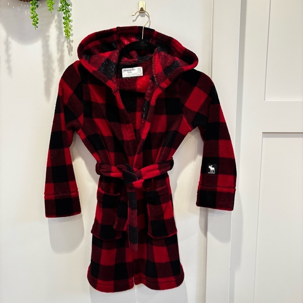 Abercrombie Kids Sleep Red Black Buffalo Plaid Fuzzy Hooded Robe Unisex Size 7/8